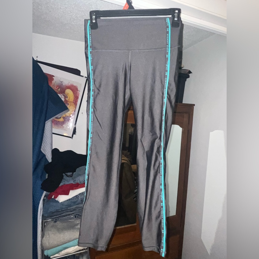Under Armour Women’s Leggings in Gray with Teal Stripes